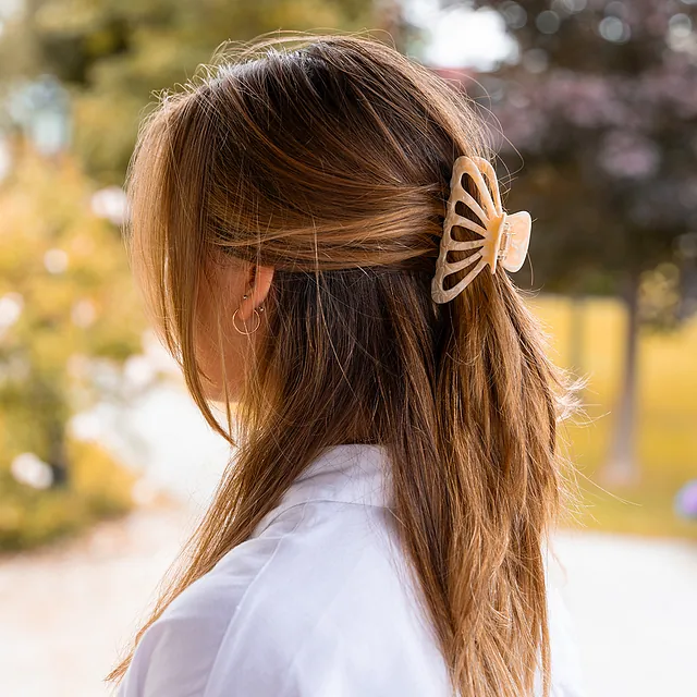 Auf dieser Seite werden Fotos von Models mit Haarverlängerung, Haarverdichtung oder Extensions gezeigt.